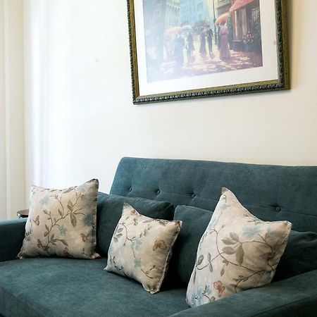 Best House, Larisis Metro, 雅典 外观 照片