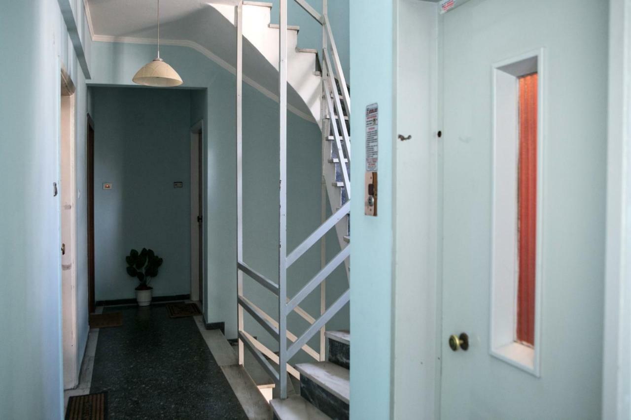 Best House, Larisis Metro, 雅典 外观 照片