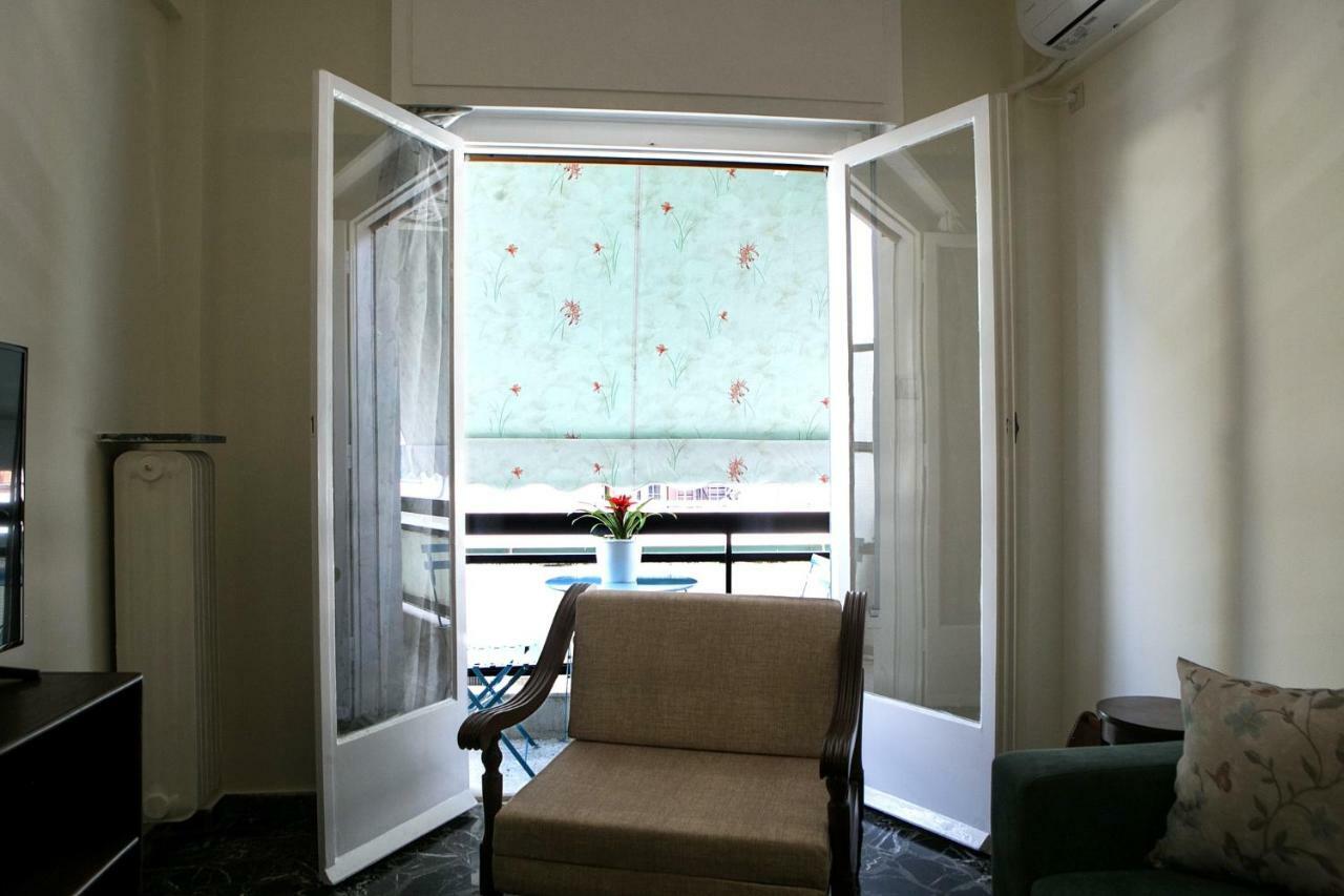 Best House, Larisis Metro, 雅典 外观 照片